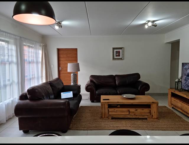 3 BEDROOM APARTMENT TO LET IN GLEN MARAIS